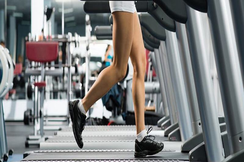 Caesar Park Hotel Banqiao Taipei Exterior photo The photo shows a person walking or running on a treadmill in a gym setting. The focus is on their legs, showcasing athletic footwear and the motion of exercise. In the background, gym equipment is visible, suggesting an active environment.